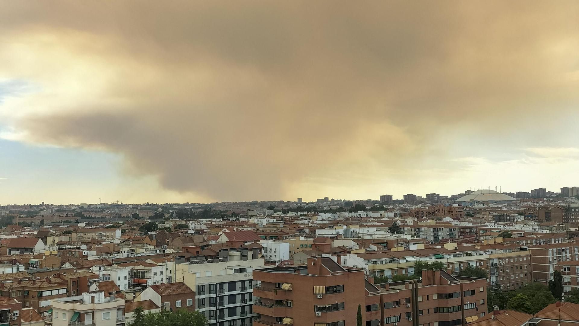 El grave incendio forestal de Méntrida, en Toledo, amenaza a Madrid