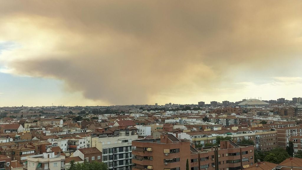 El grave incendio forestal de Méntrida, en Toledo, amenaza a Madrid