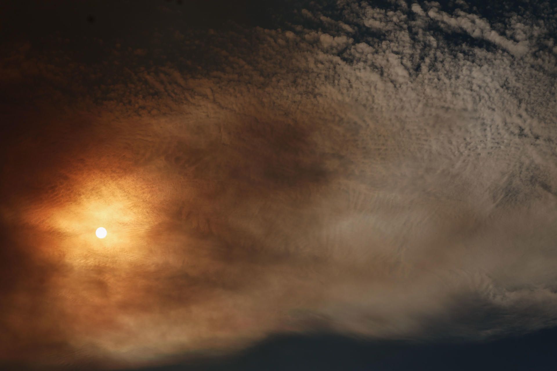 El incendio en Toledo llega a Madrid, donde los vecinos son sorprendidos por la ceniza y el humo