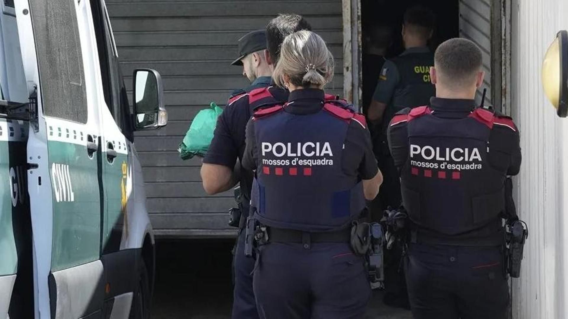 El ultra de Mataró se arrepiente y achaca a un "arrebato" sus mensajes sobre la "cacería" contra magrebíes El ultra de Mataró se arrepiente y achaca a un "arrebato" sus mensajes sobre la "cacería" contra magrebíes