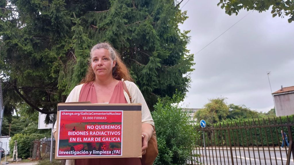 Gabriela Irisarri, momentos antes de entregar las 33.000 firmas