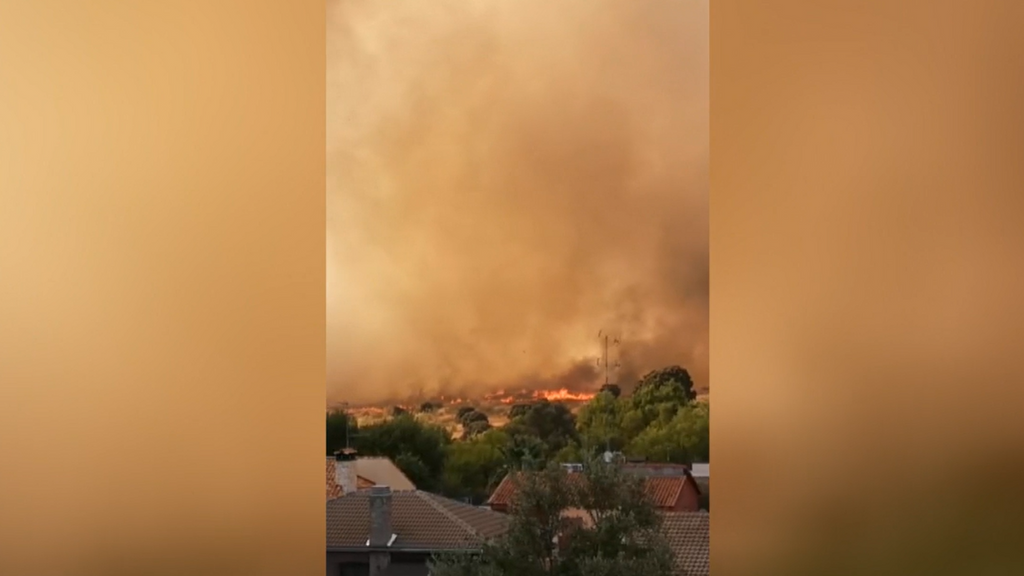 Incendio de nivel dos en Toledo: confinan a los vecinos de la urbanización Calypo y desalojan a 100 personas