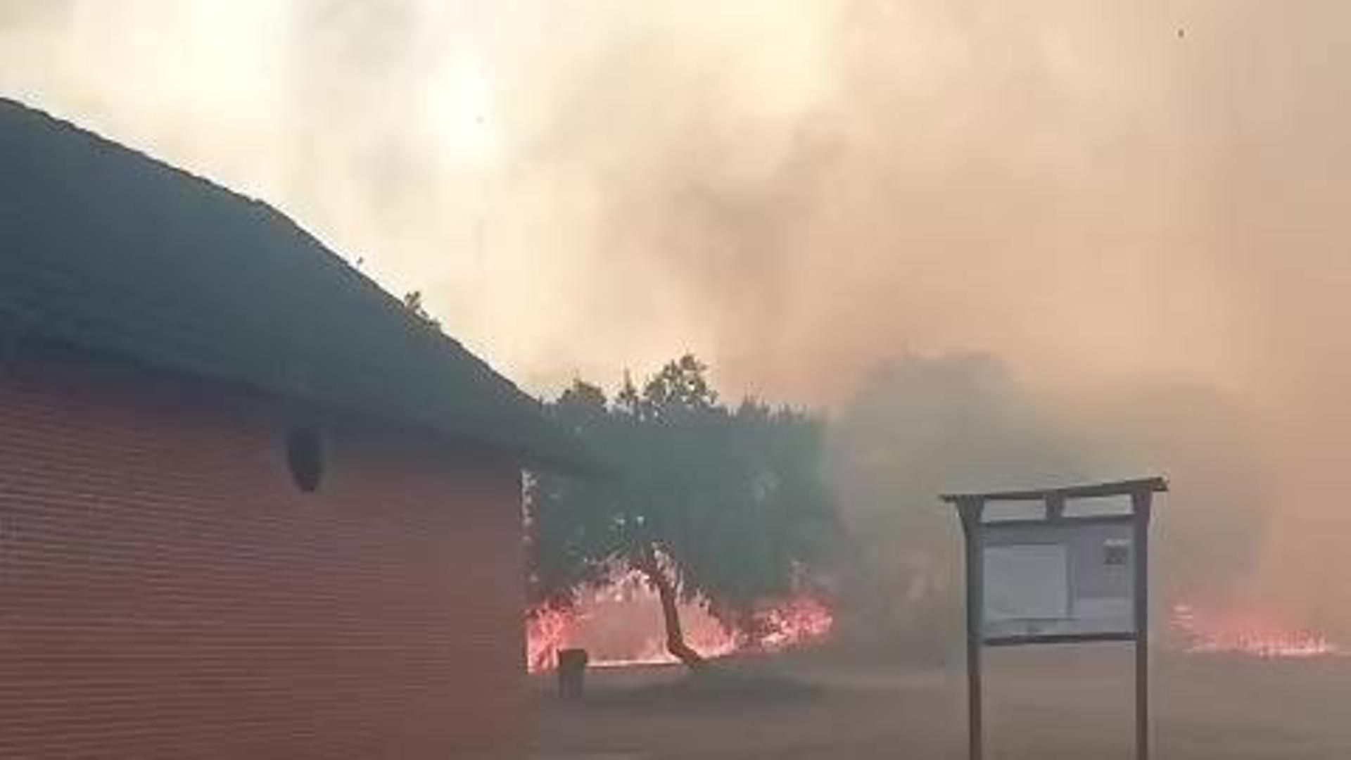 Las imágenes de la ermita de San Isidro de Valmojado, en Toledo, en llamas antes de expandirse el incendio de Méntrida