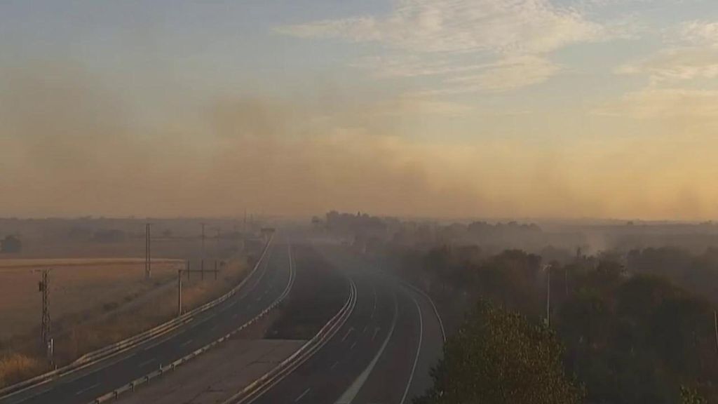 El incendio en Méntrida, en directo | La UME se une en la extinción del fuego y ya hay 22 personas atendidas