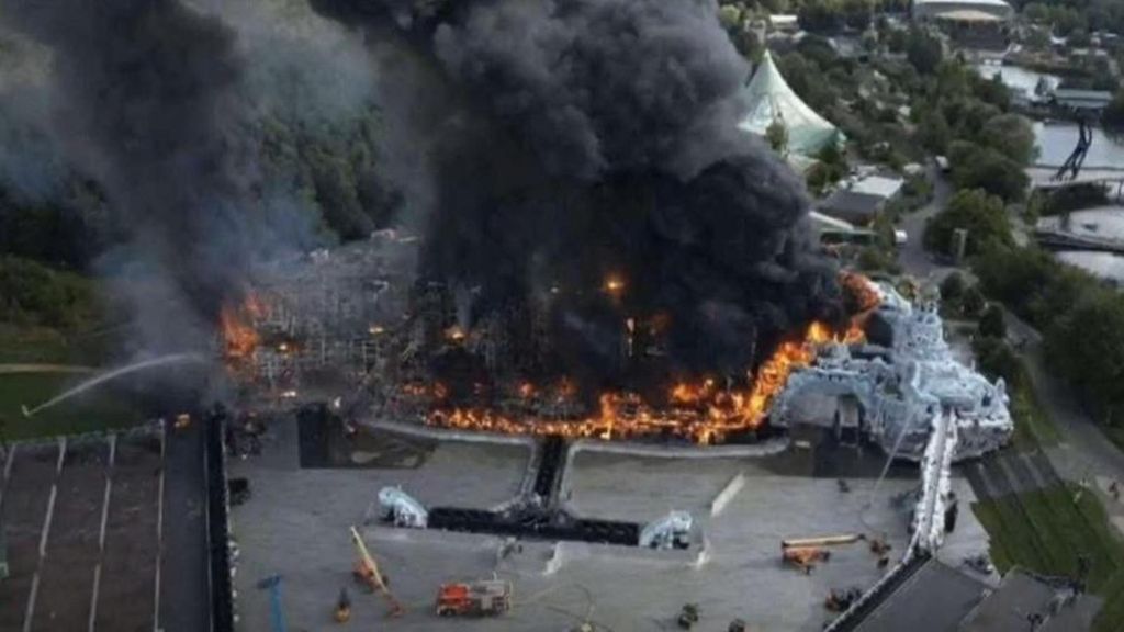 Incendio que ha devorado el escenario principal del festival Tomorrowland