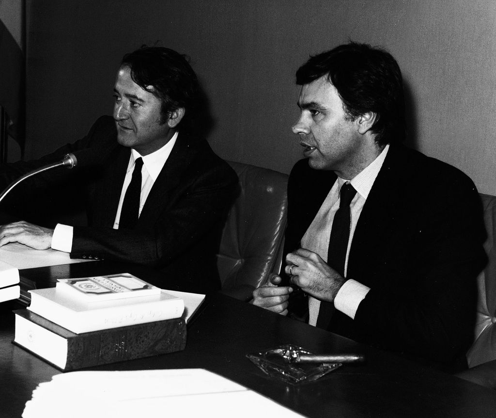 Javier Moscoso junto a Felipe González cuando era ministro de su Gobierno.