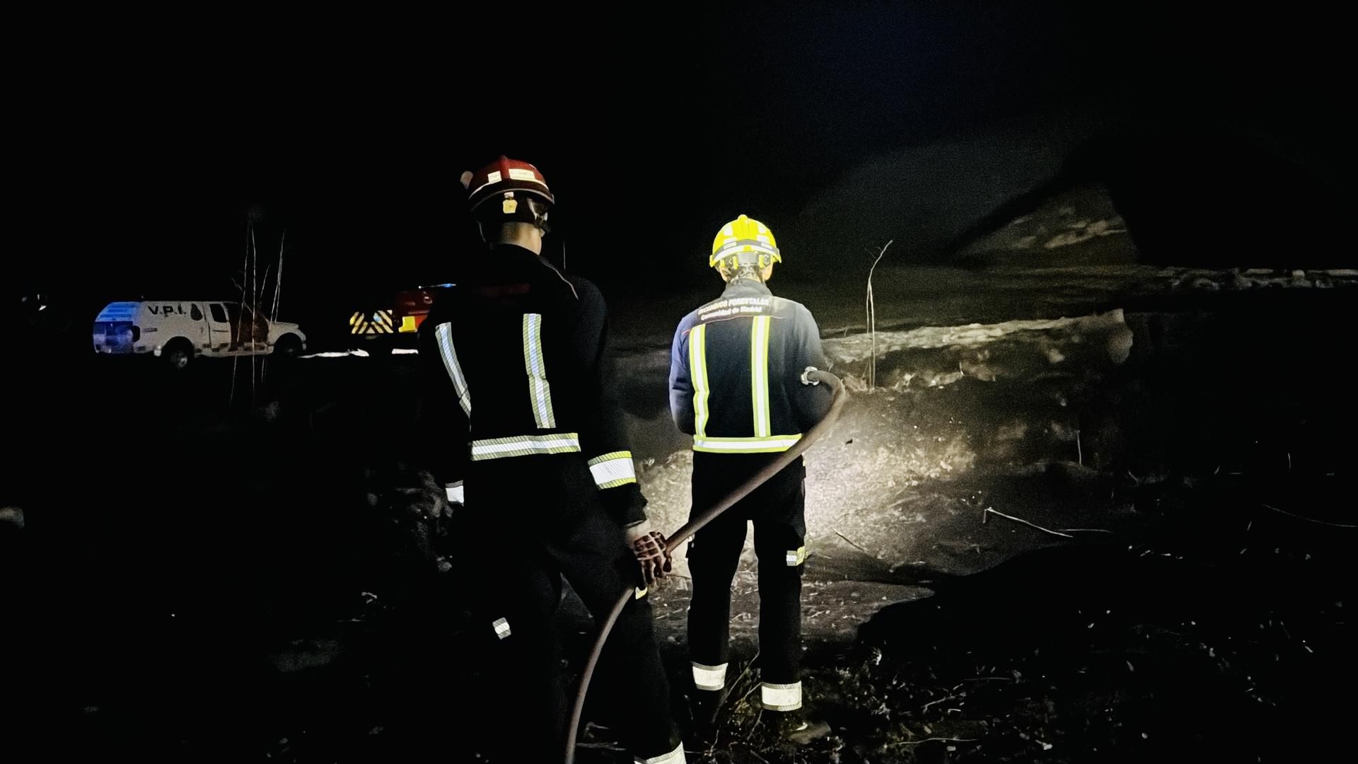 Los bomberos en el incendio de Morata de Tajuna