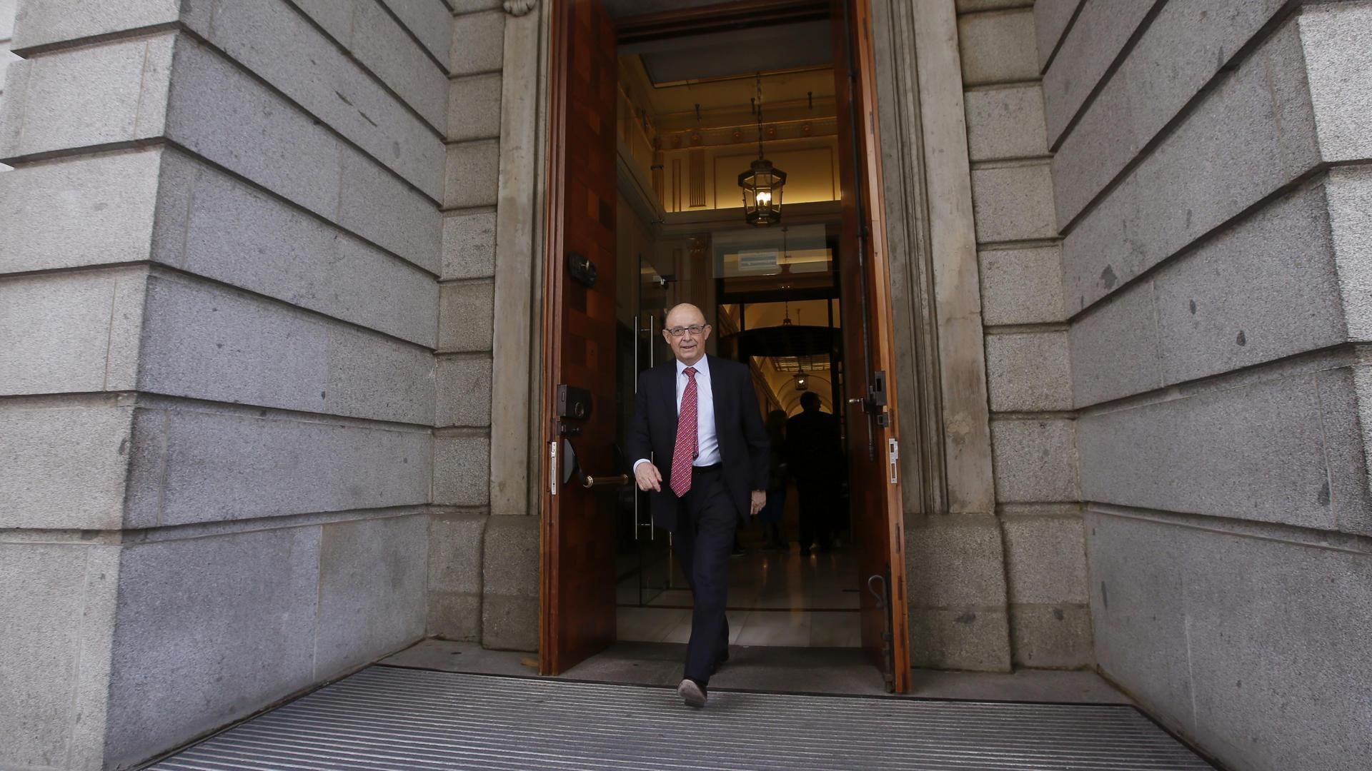 Montoro se da de baja del PP tras ser imputado por beneficiar a empresas gasistas: la trama y reacciones políticas Montoro se da de baja del PP tras ser imputado por beneficiar a empresas gasistas: la trama y reacciones políticas