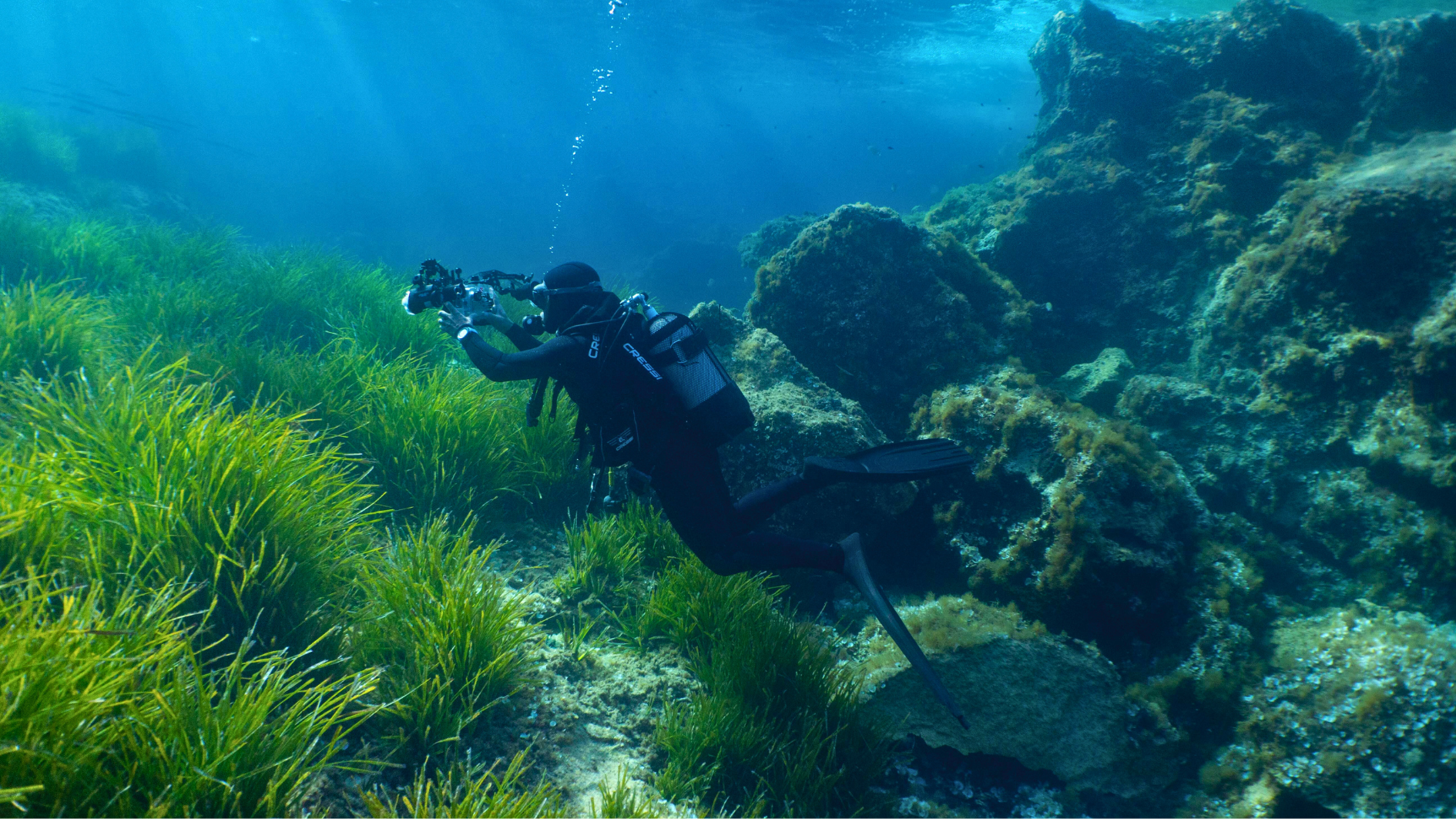 Un buceador del IBEAM, durante una inversión
