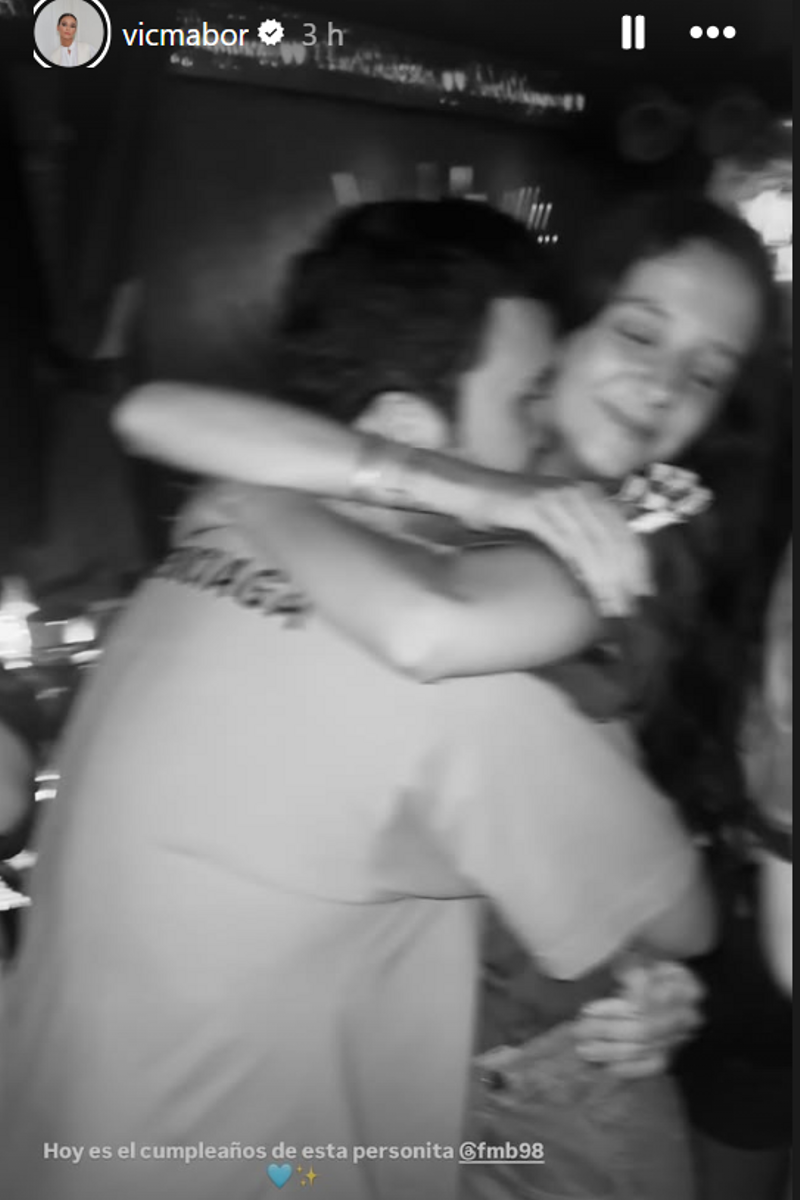Victoria Federica felicitando a su hermano, Forilán