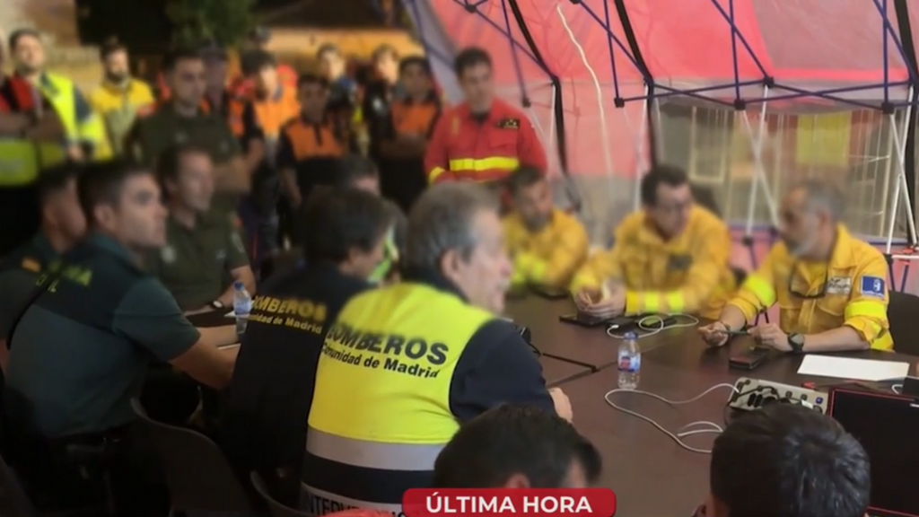 El incendio de Méntrida desde dentro: 'En boca de todos' acompaña a los bomberos en las difíciles labores de extinción