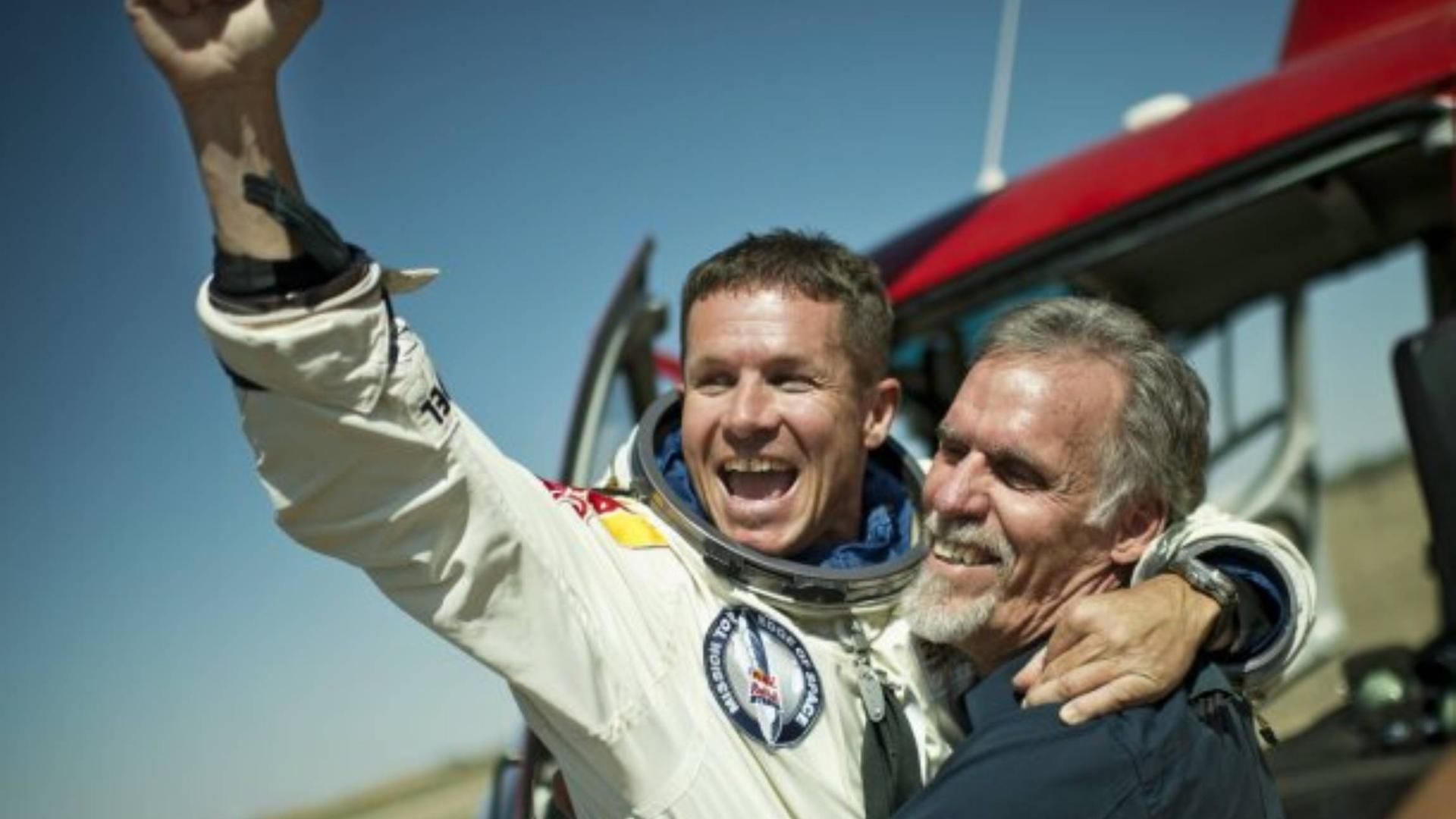 Felix Baumgartner, tras romper la barrera del sonido saltando desde la estratosfera a 38.964 metros de altura