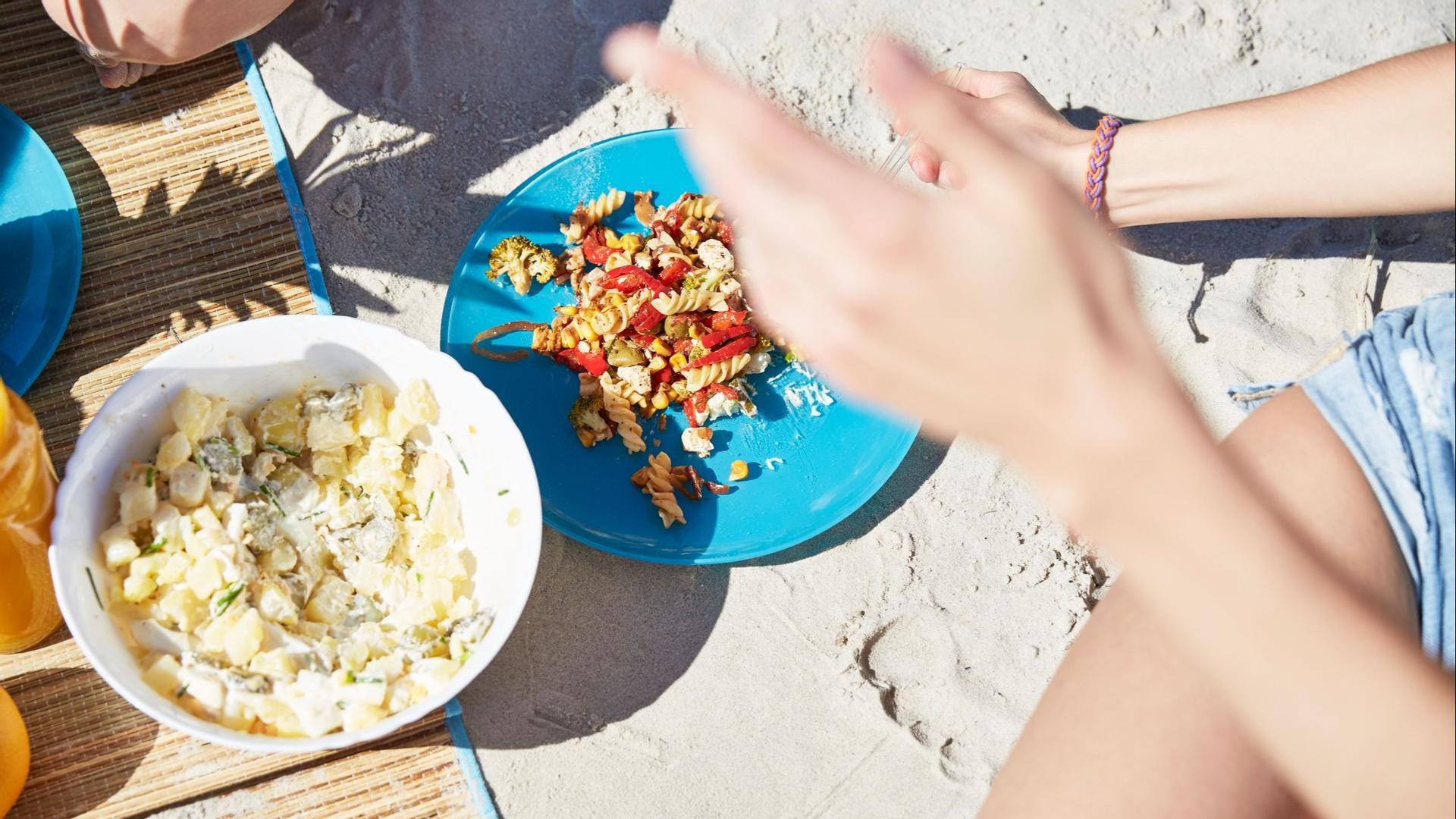 Hay alimentos que mejor no llevarnos a la playa