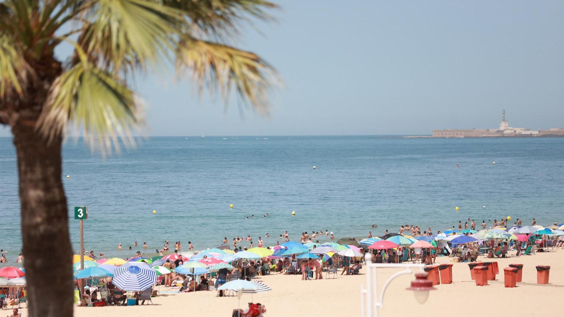 Imagen de la playa de la Victoria de Cádiz