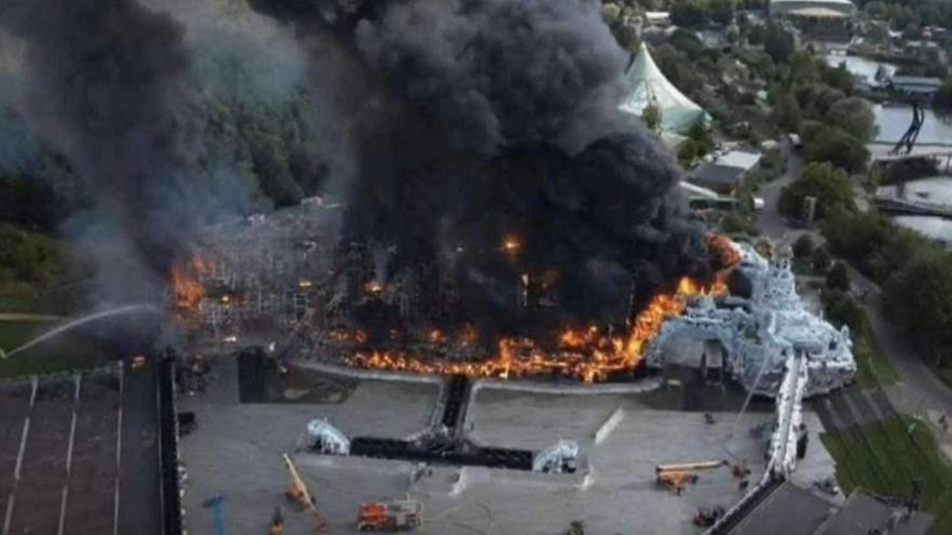 Incendio que ha devorado el escenario principal del festival Tomorrowland Incendio que ha devorado el escenario principal del festival Tomorrowland