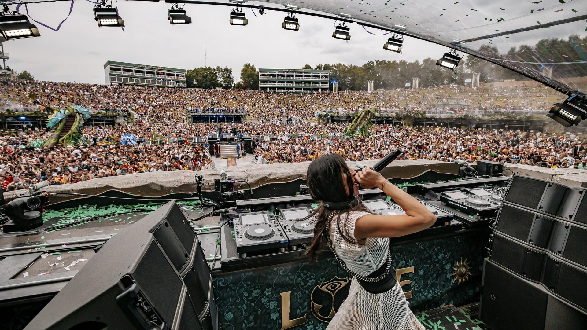 La DJ española B Jones confía en que Tomorrowland "hará magia" para superar el incendio