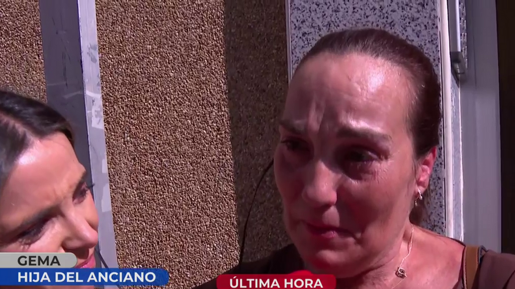Las lágrimas de una mujer al descubrir el estado la casa de su padre okupada