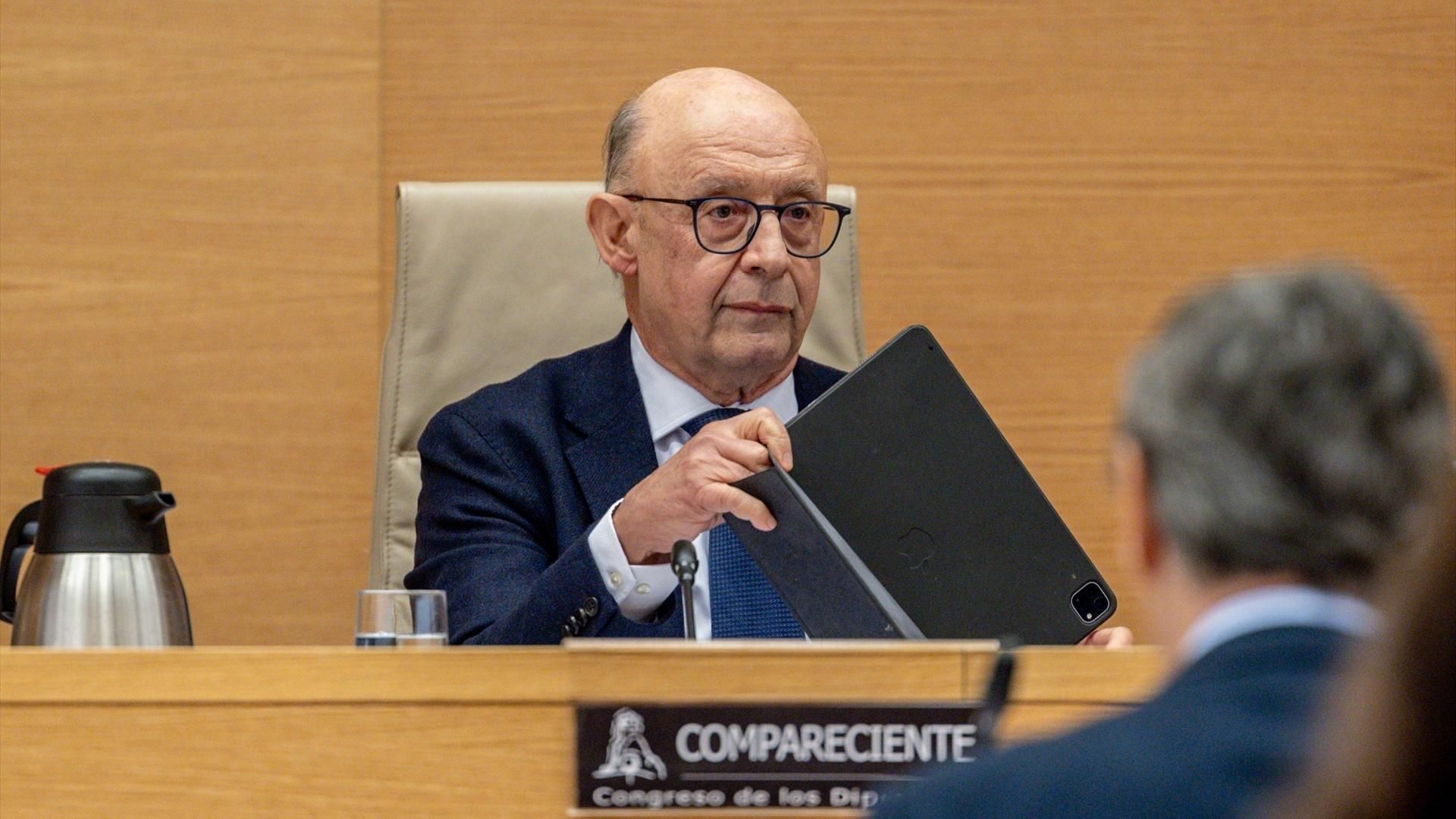 Los tentáculos del 'Equipo Económico' de Montoro: así funcionaba el bufete al que acudían a cambio de favores legales Los tentáculos del 'Equipo Económico' de Montoro: así funcionaba el bufete al que acudían a cambio de favores legales
