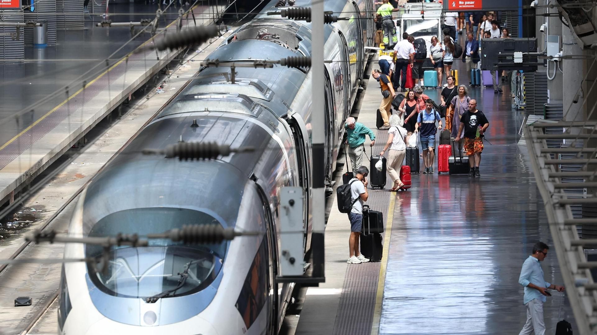 Los trenes de alta velocidad con llegada y salida desde Atocha registran retrasos por una incidencia en la señalización