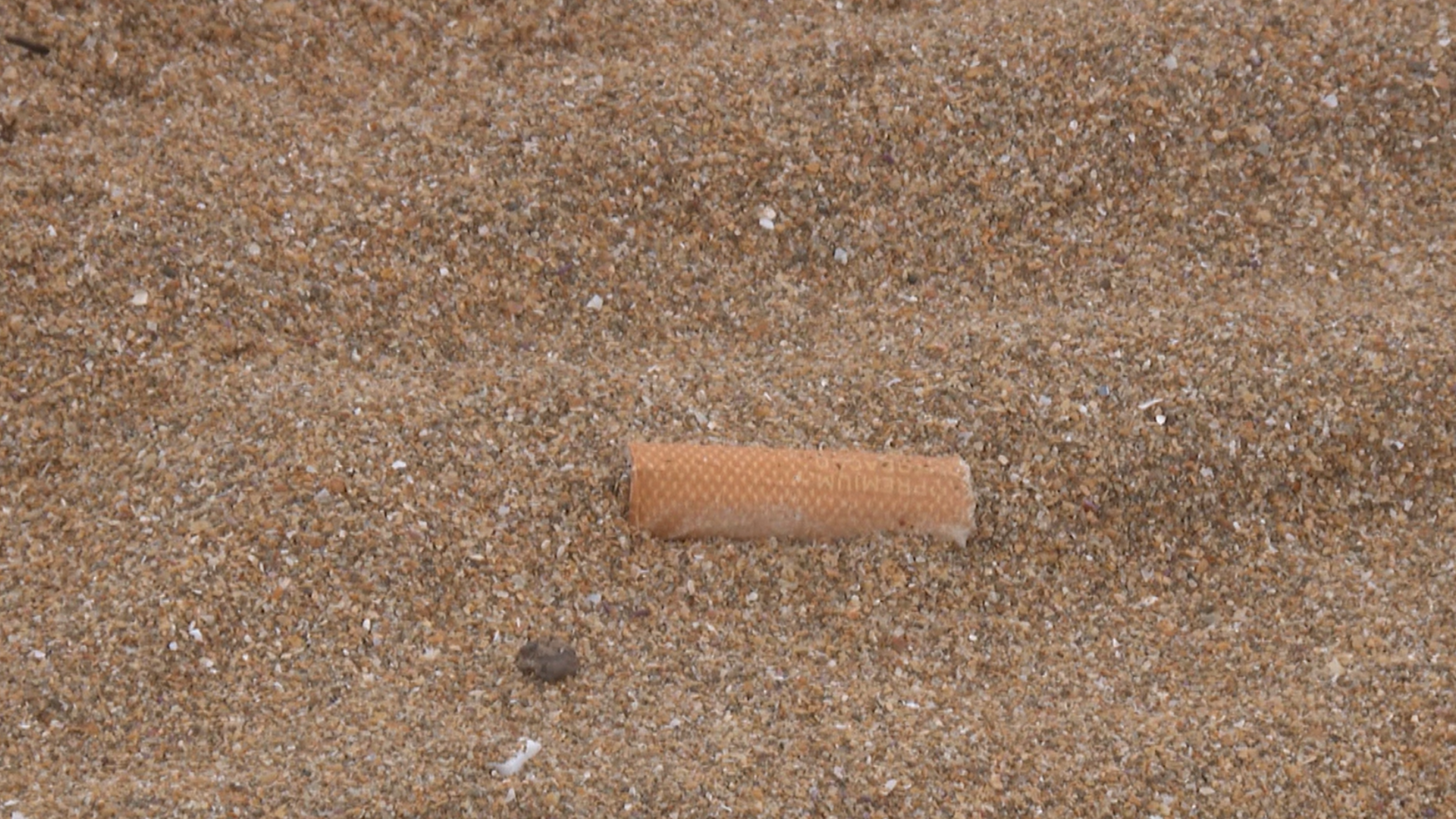 Multas por fumar en la playa: Zarautz será el primer municipio vasco que lo calificará como infracción leve