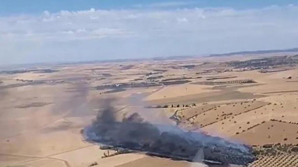 Un fuego en un camión causa un incendio forestal en Alcolea de Calatrava, Ciudad Real: cortan la N-430