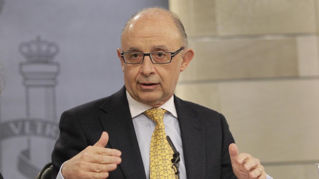 Cristóbal Montoro y el manejo de información confidencial de rivales políticos, deportistas o famosos