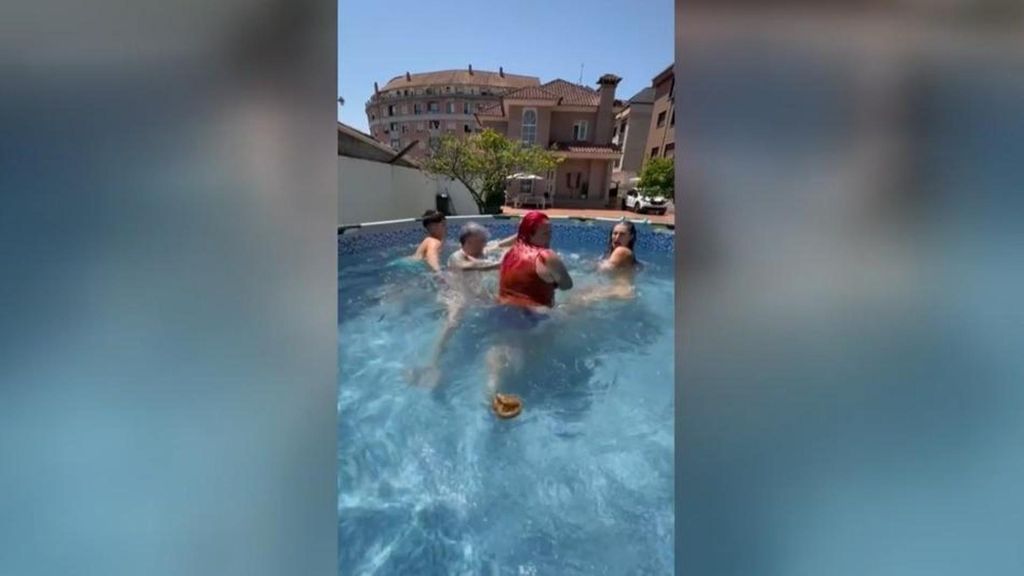 Defecar en las piscinas, el reto viral que obliga a cerrarlas durante unas horas