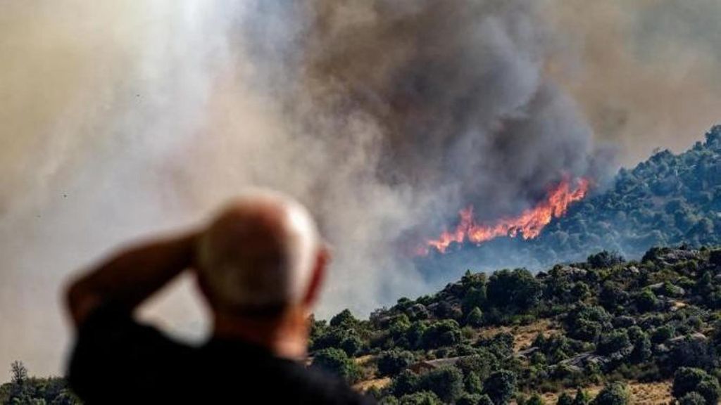 El incendio de Navaluenga, Ávila, afecta a unas 1.500 hectáreas: activo y estable con un perímetro de 26 kilómetros