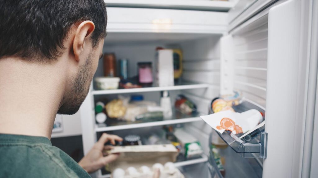 Errores al guardar la compra en la nevera: dónde colocar cada producto