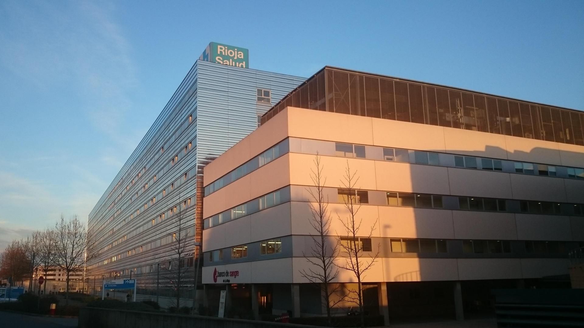 Hospital San Pedro de Logroño donde ha muerto el hombre rescatado en una piragua en el río Piqueras