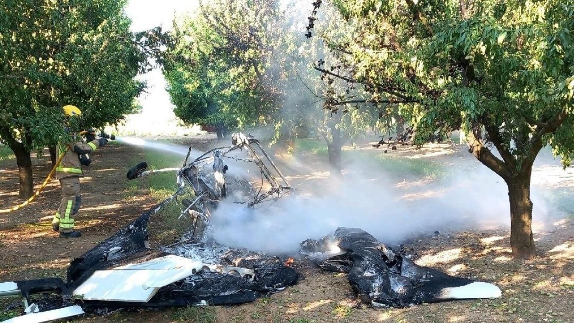 Dos heridos al caer una avioneta e incendiarse en Mollerussa, Lleida
