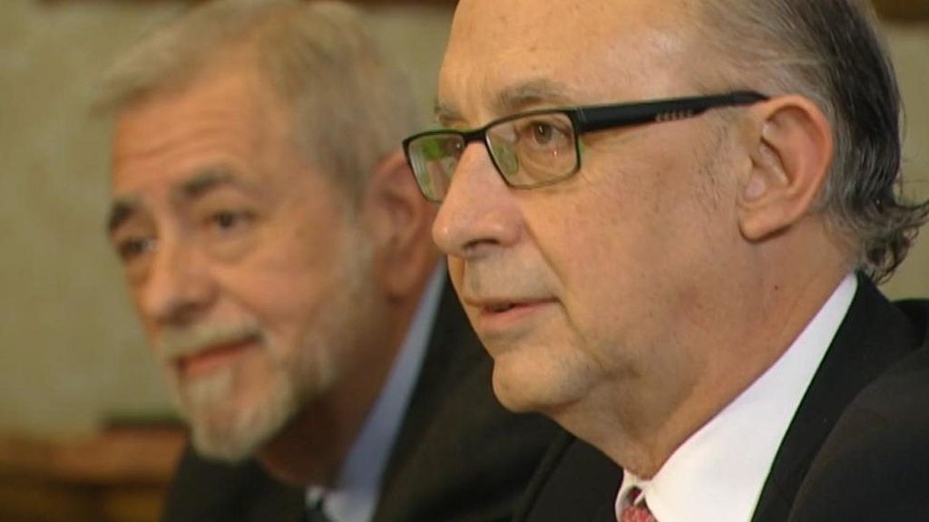 El juez atribuye a Cristóbal Montoro un "rol nuclear": abusó de su poder para beneficiar a la trama
