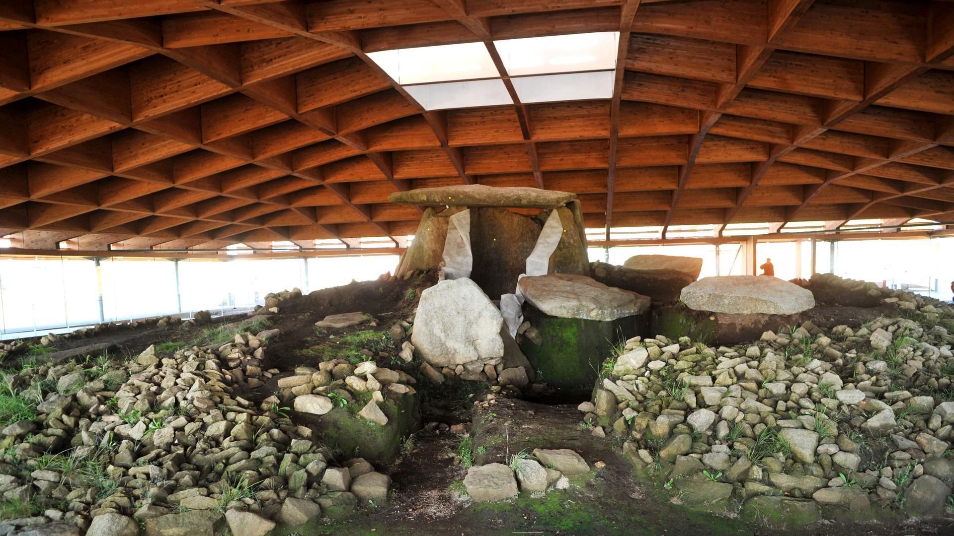 Archivo - Dolmen de Dombate, situado en Cabana de Bergantiños (A Coruña) Archivo - Dolmen de Dombate, situado en Cabana de Bergantiños (A Coruña)