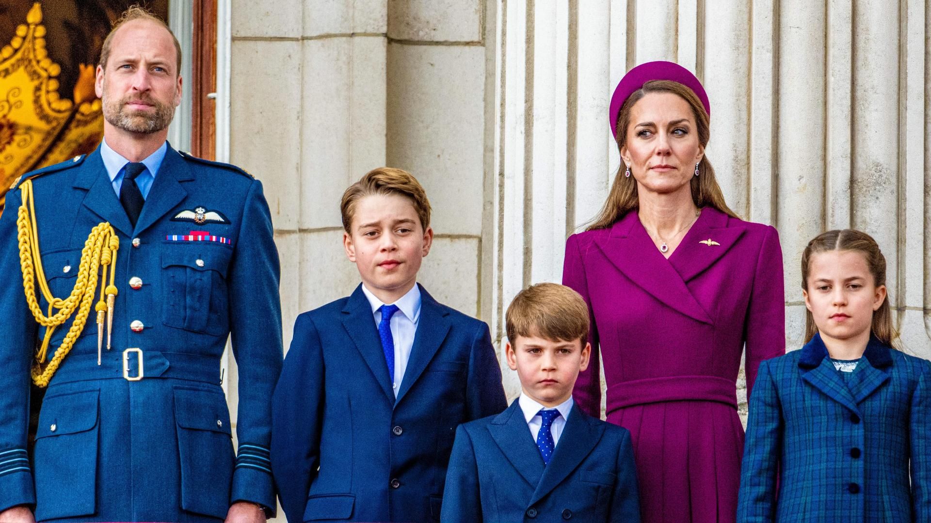El príncipe Guillermo y Kate Middleton con sus hijos George, Louis y Charlotte