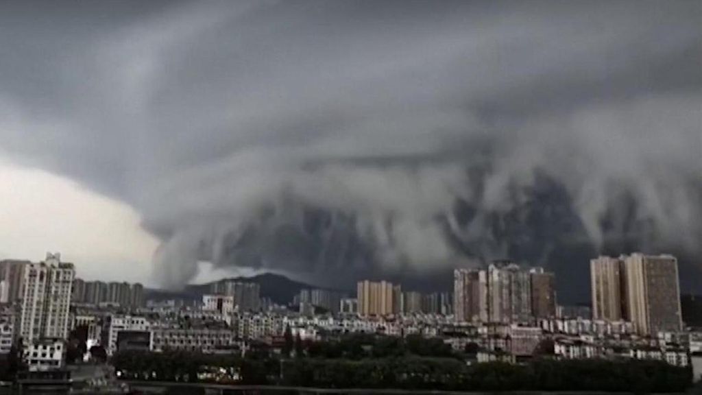 El tifón Wipha toca tierra en el sur de China y obliga a evacuar a más de 700.000 personas