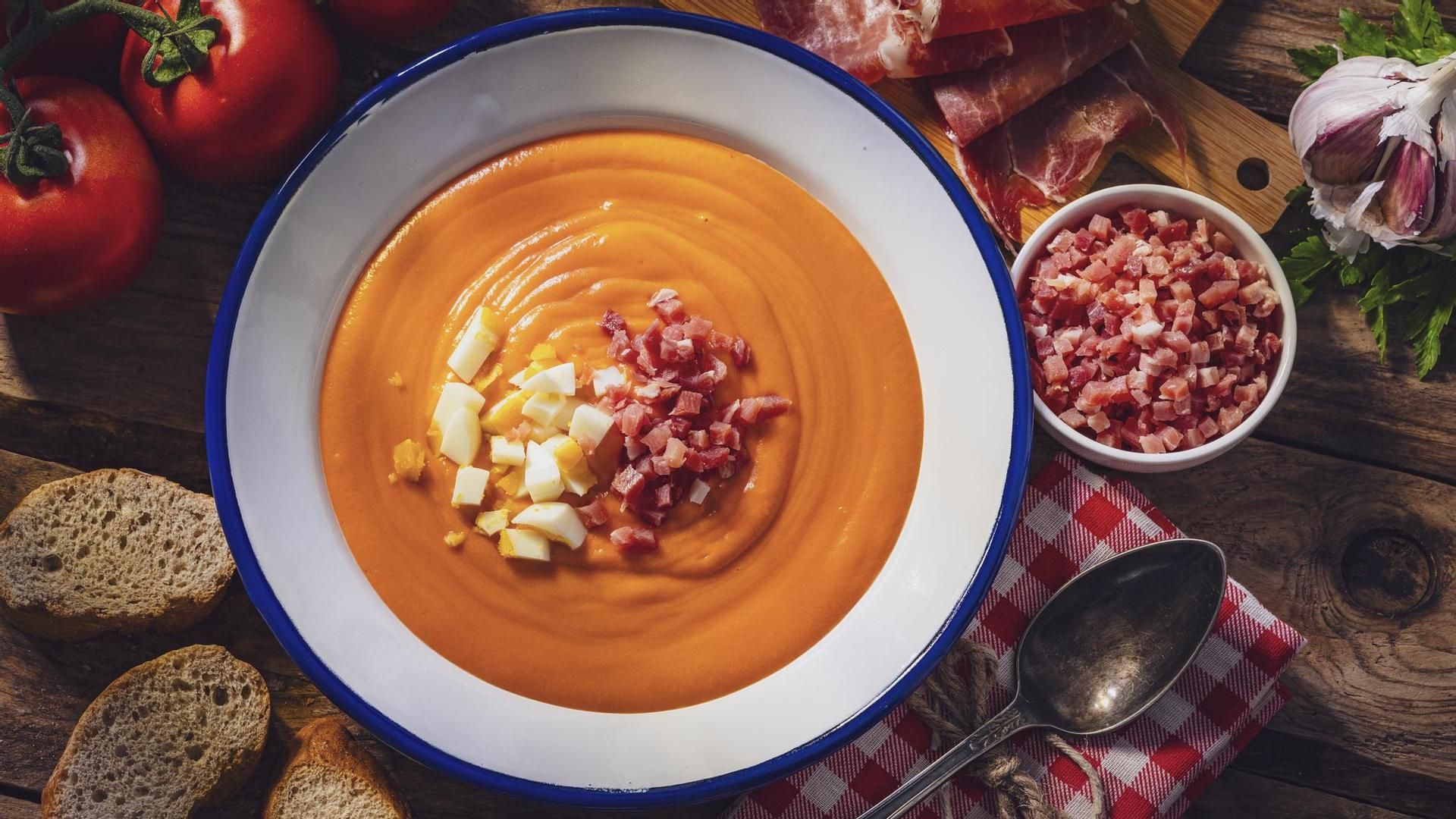 El típico salmorejo español