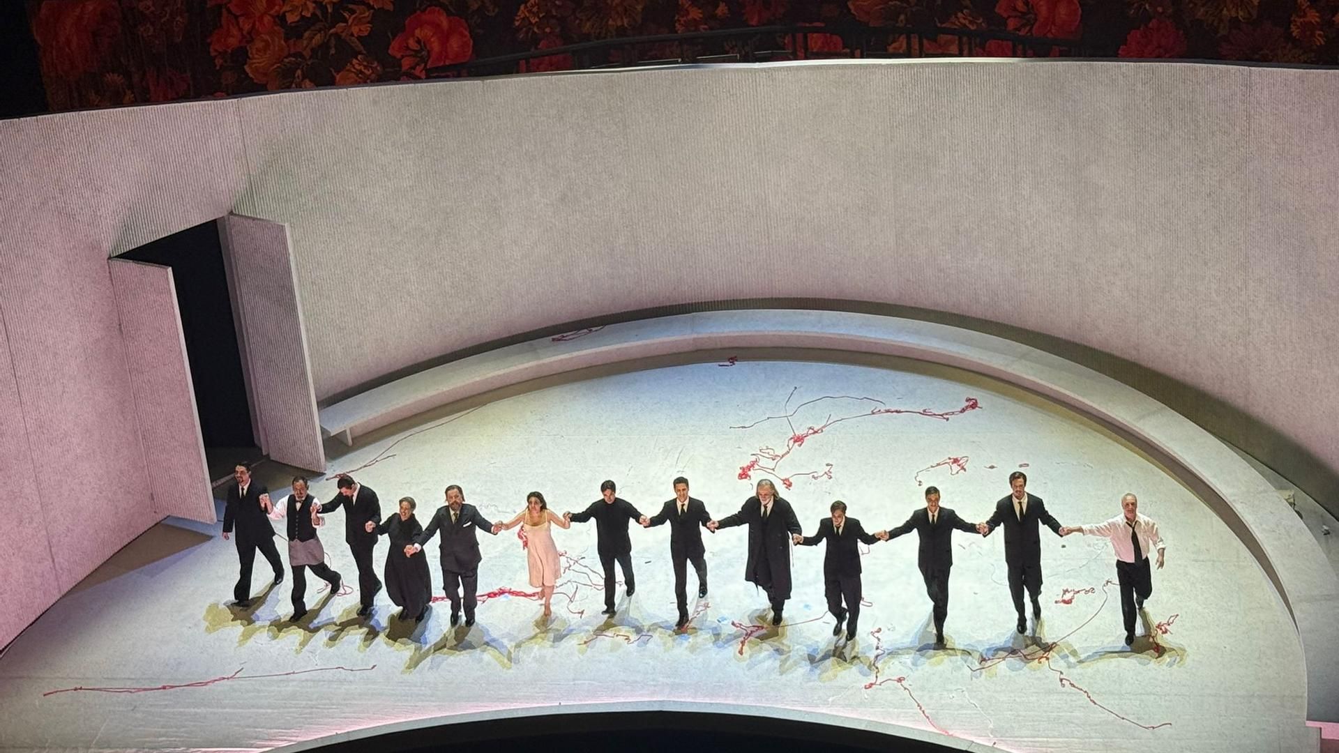 Sabina Puertolás, muy emocionada con la enorme ovación del público del Teatro Real