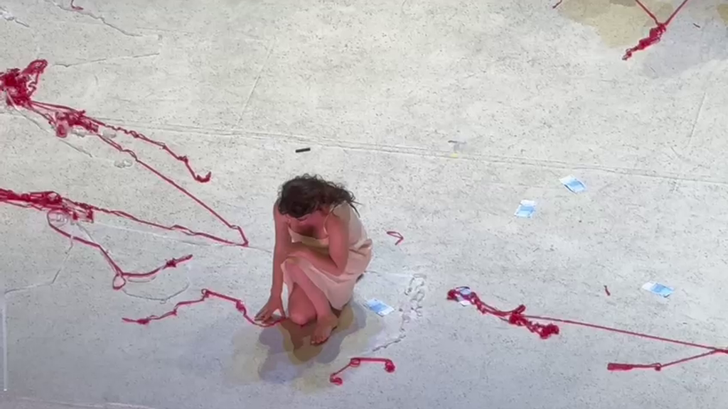 Sabina Puertolás, muy emocionada con la enorme ovación del público del Teatro Real