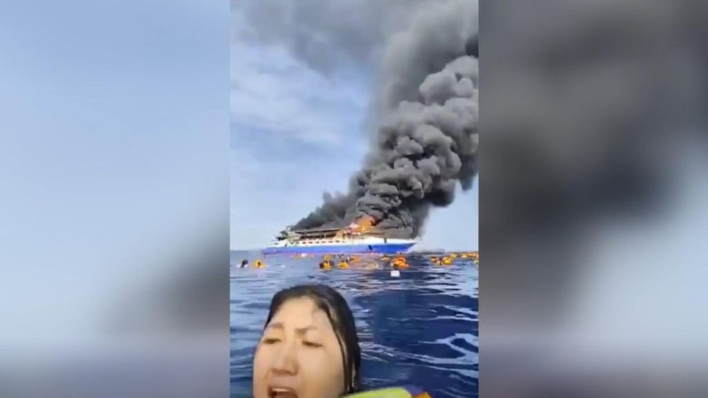Un incendio en un ferry de Indonesia con casi 300 pasajeros deja cinco muertos y tres heridos