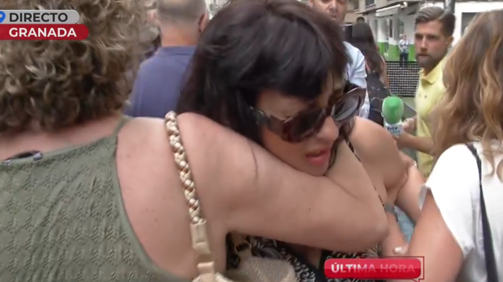 El desconsuelo de Juana Rivas a su llegada a los juzgados para entregar a su hijo menor a su padre, Francesco Arcuri