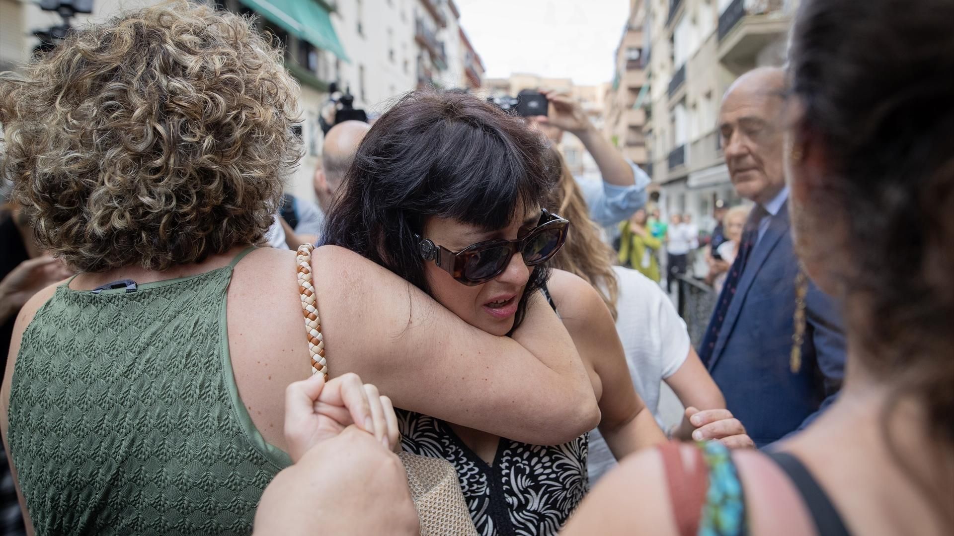 Se aplaza hasta el viernes la entrega del hijo de Juana Rivas a su padre: los tensos momentos vividos en Granada