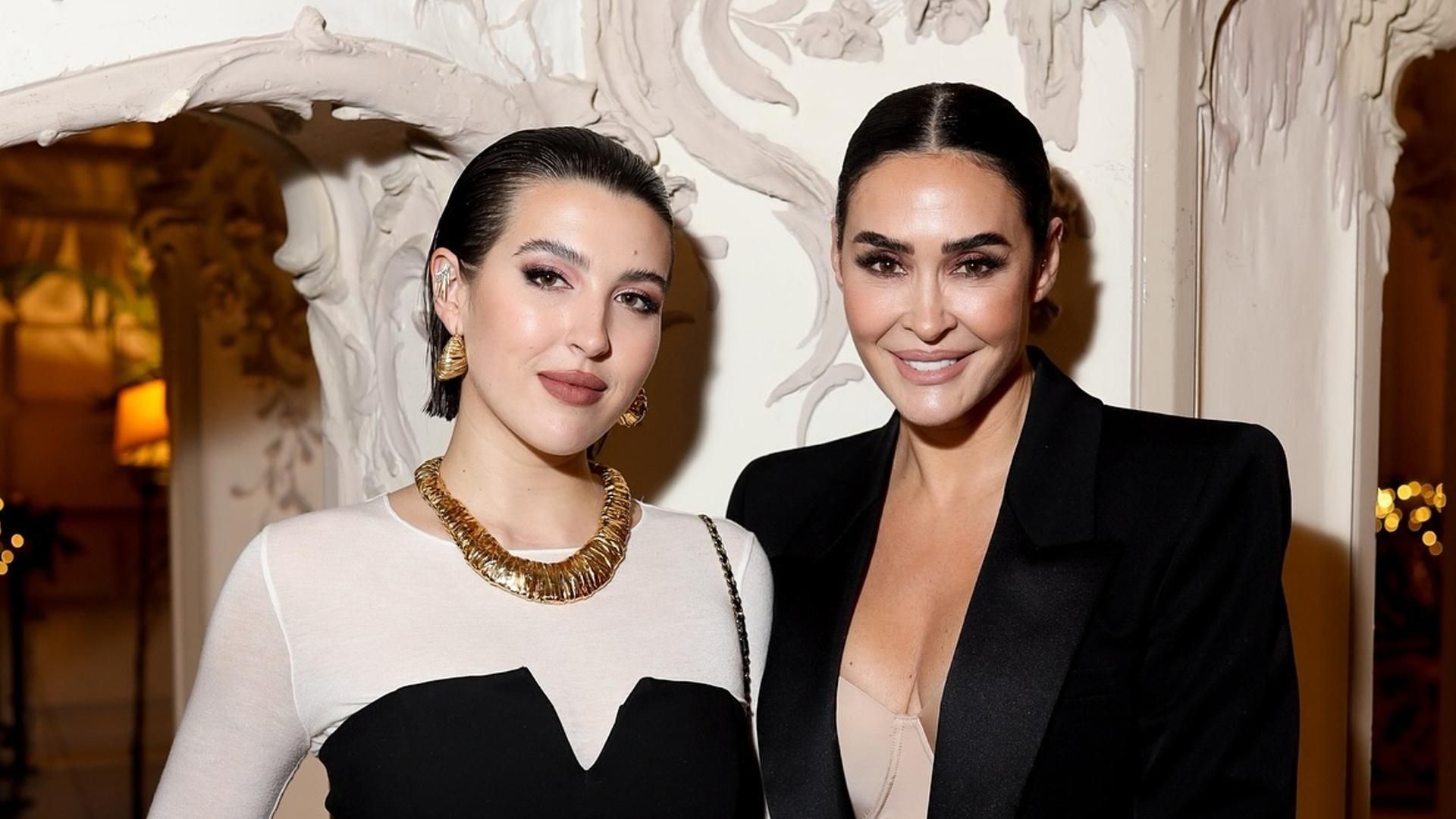 Alba Díaz, con el vestido de Zara, y su madre Vicky