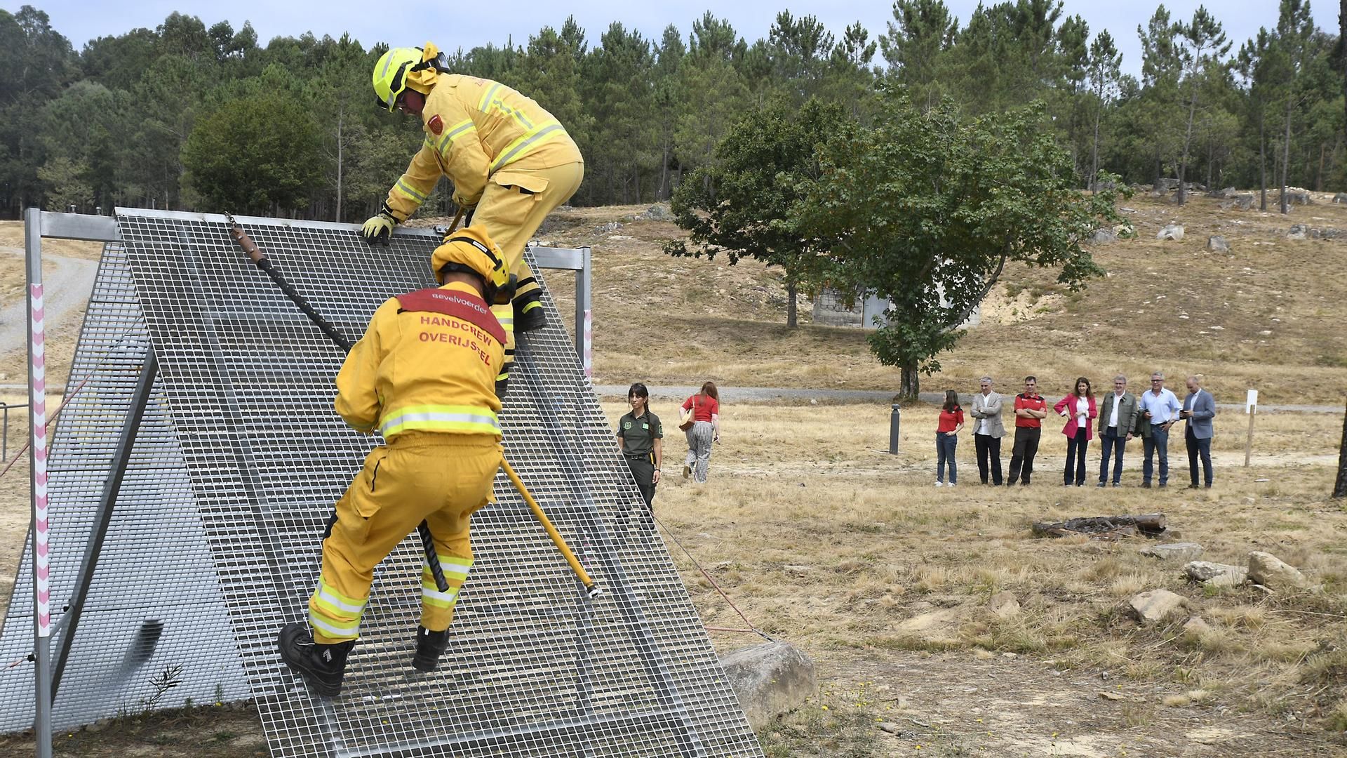Bomberos de Países Bajos entrenando en Toén Bomberos de Países Bajos entrenando en Toén