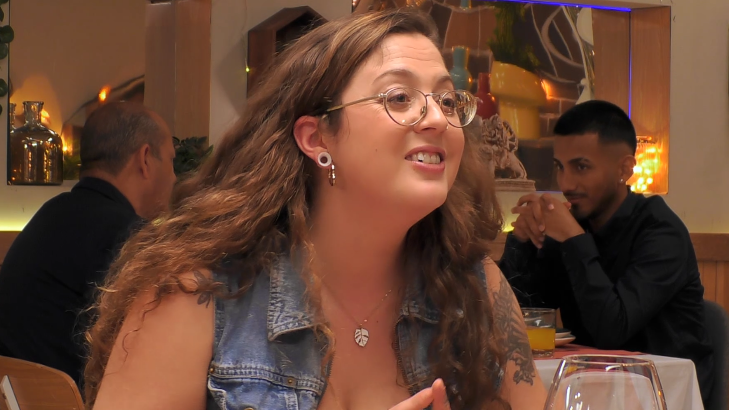 El famoso escritor al que una soltera de 'First Dates' servía café con frecuencia en Estados Unidos: "Ay, qué guay"