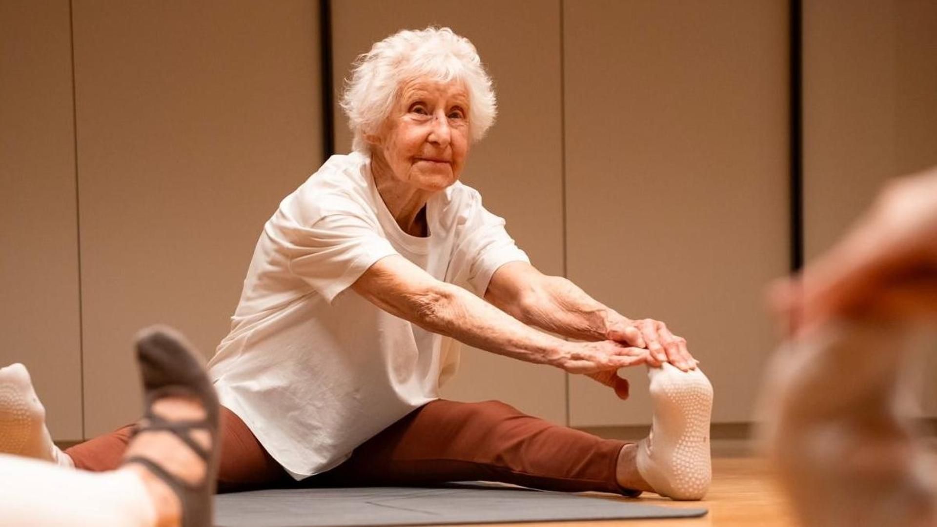 Charlotte Chopin, la profesora de yoga de 102 años que parece que tiene 70