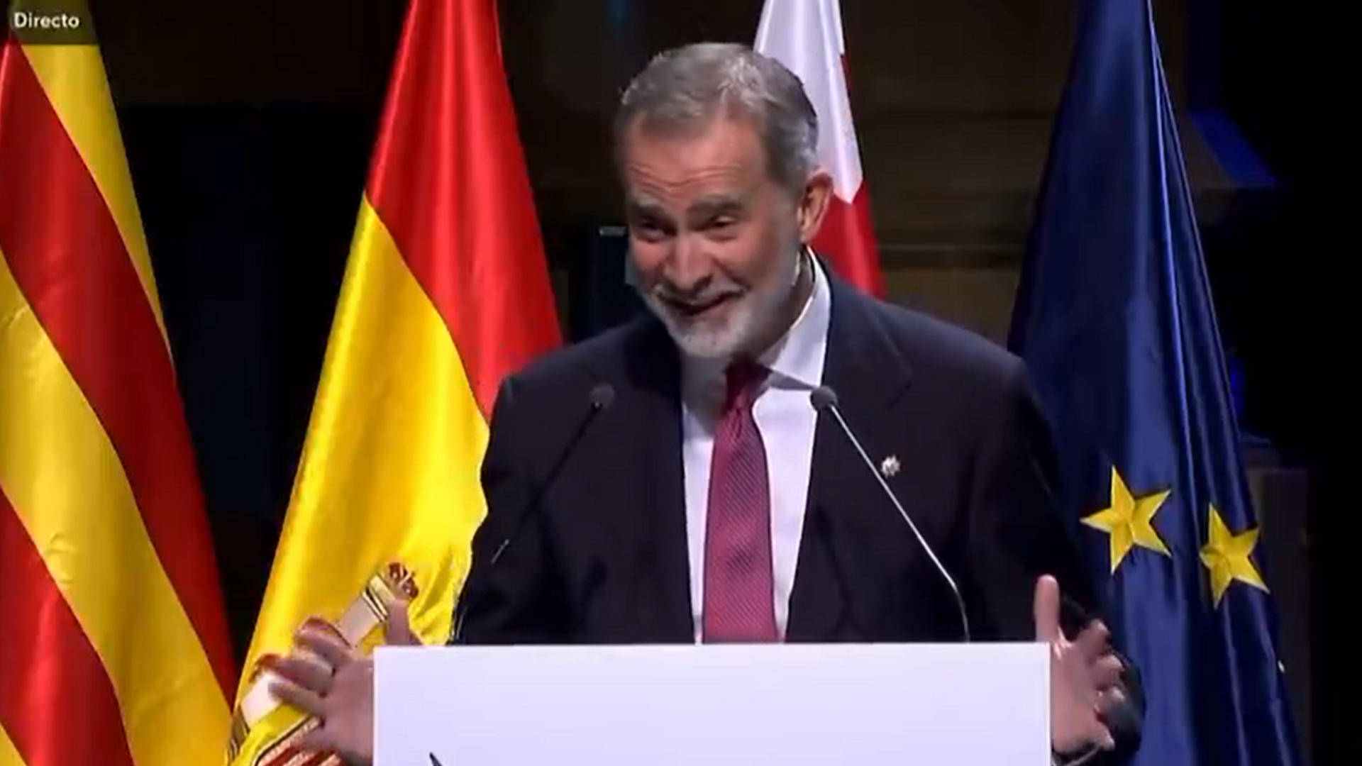 El rey dirigiendose a Iniesta en su discurso