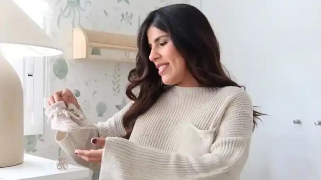 Isa Pantoja, en la habitación de su bebé