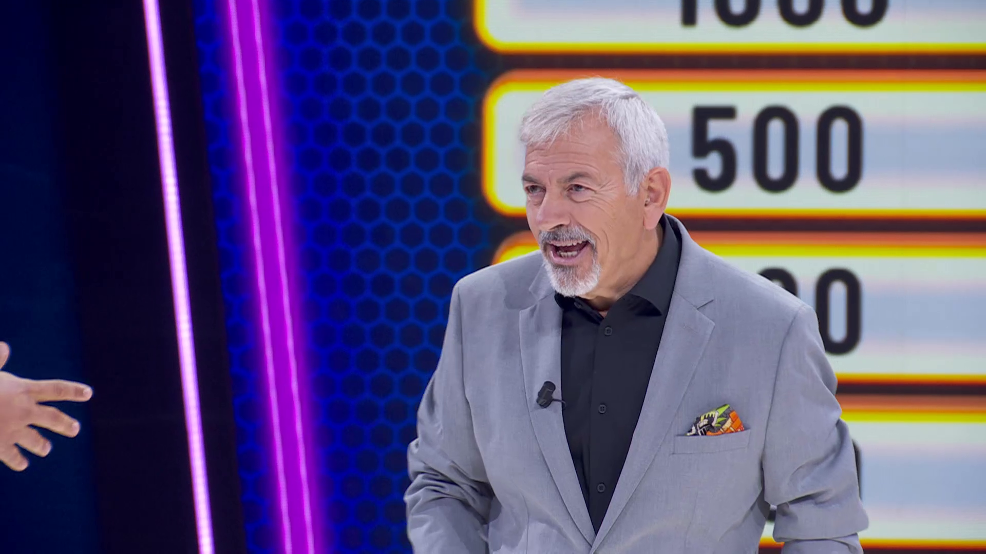 La broma de Carlos Sobera al ver cómo el concursante elige a su marido y su tía como primeros eliminados: "Cuando vuelvas a casa..."