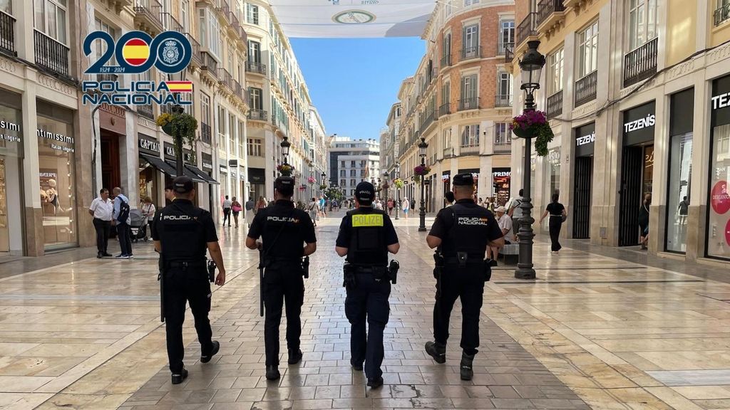 Agentes españoles, alemanes y de Países Bajos patrullan juntos las calles de Málaga