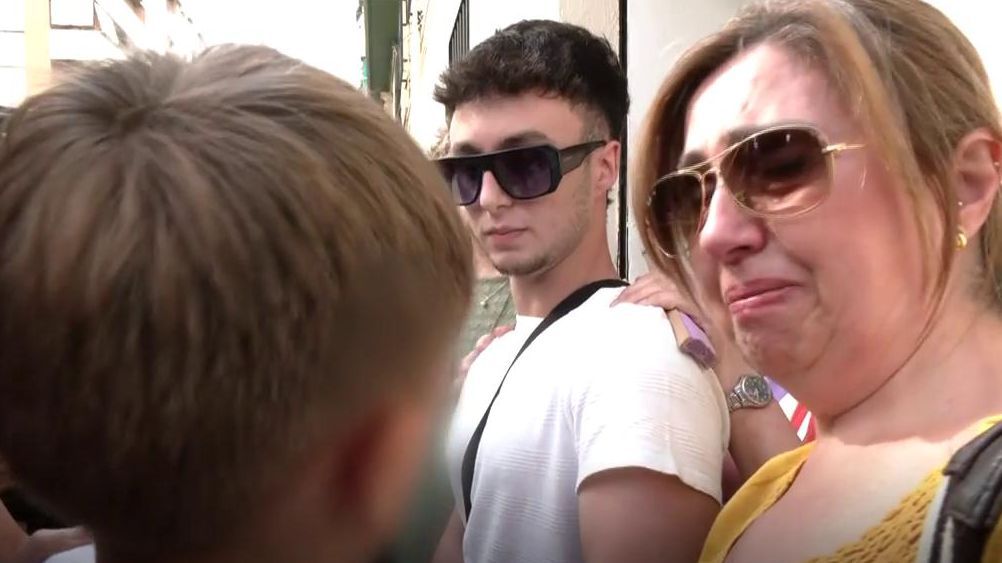 Las prohibiciones que la jueza a Juana Rivas y Francesco Arcuri en la entrega de su hijo menor: "Deberá mandar un informe en las próximas horas"